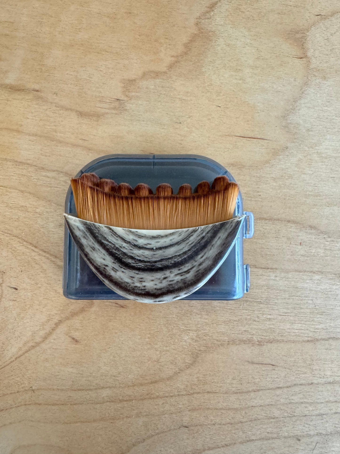 “Snatchral” face sculpting brush