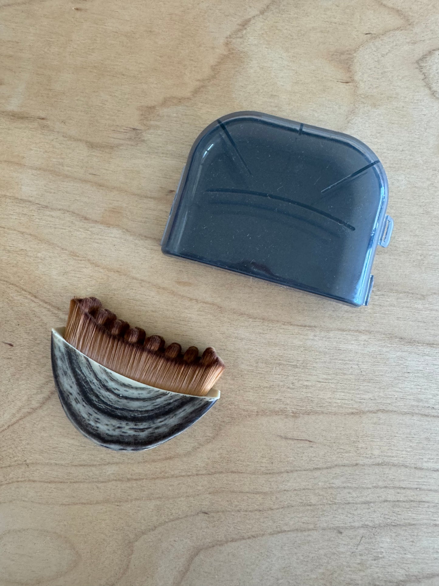 “Snatchral” face sculpting brush